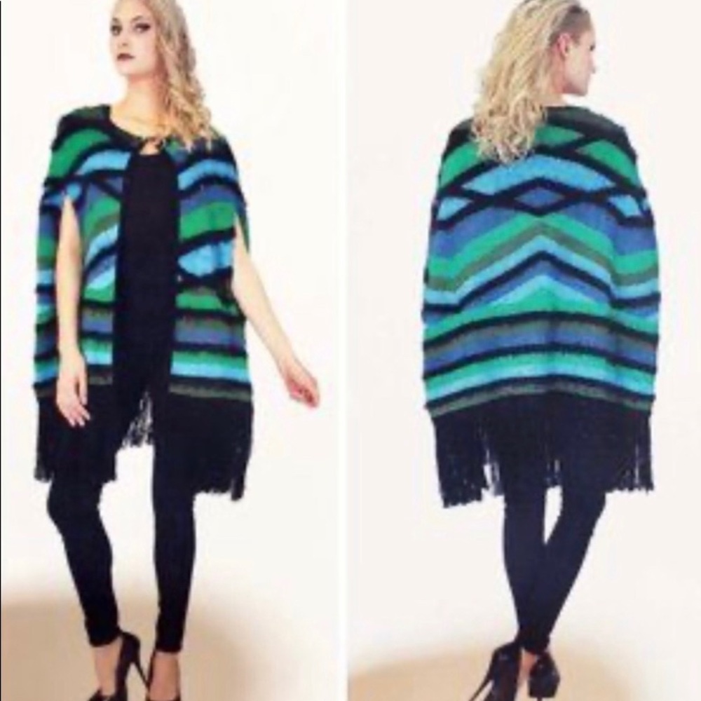 Vertigo NWOT Sweater Fuzzy Sweater Poncho Cardigan Geometric Abstract